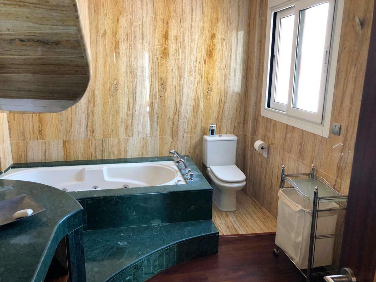 Atico-Duplex Primera Linea De Playa En El Centro De Estepona Zewnętrze zdjęcie